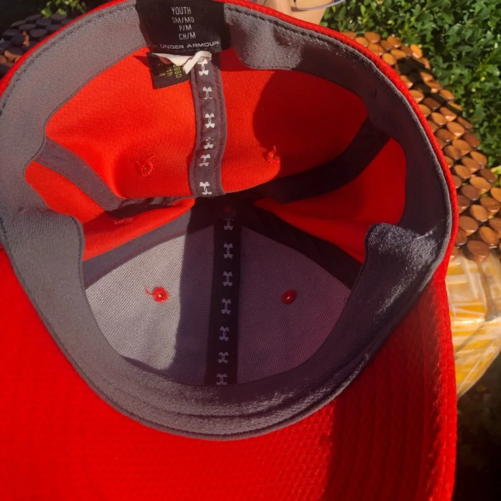Under Armour Bright Red Kids Cap with Black Logo Size Small/Medium